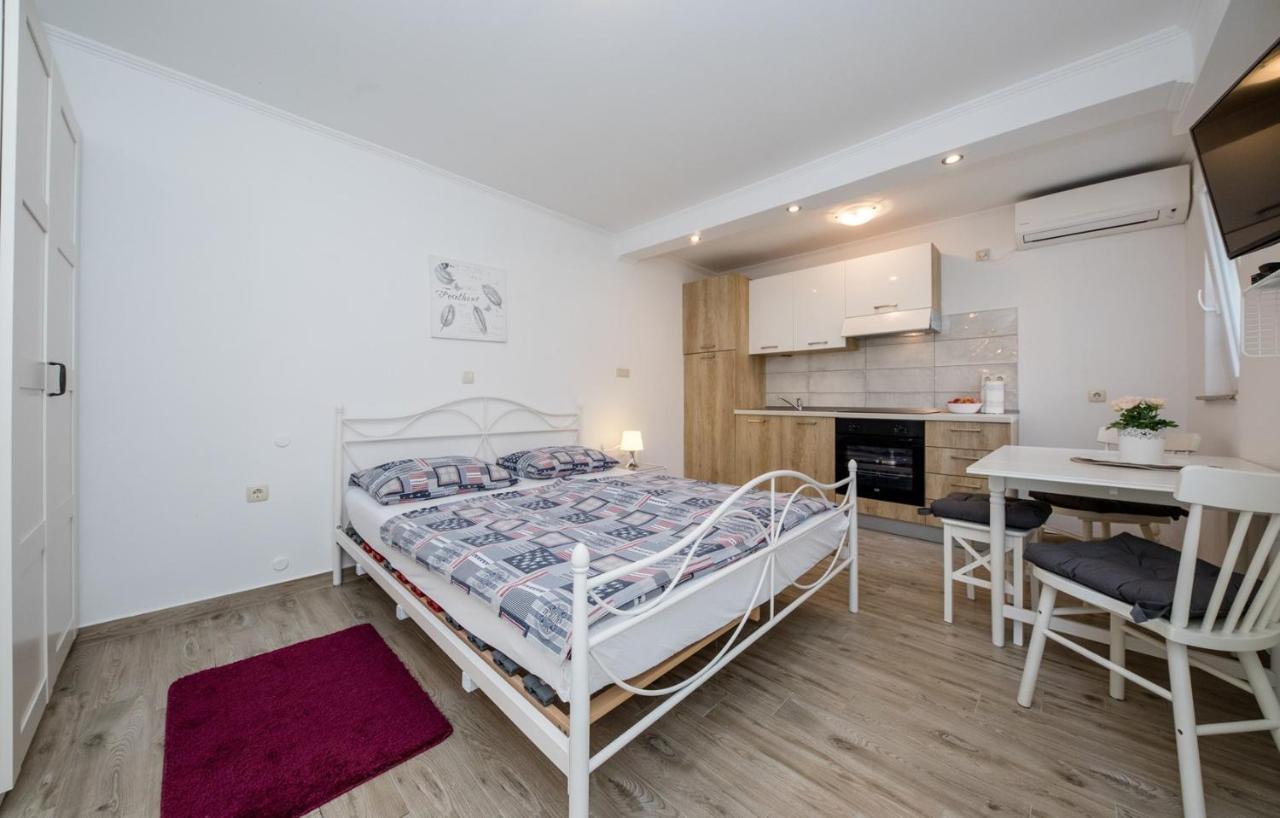 Apartments Makaus Supetarska Draga Eksteriør billede