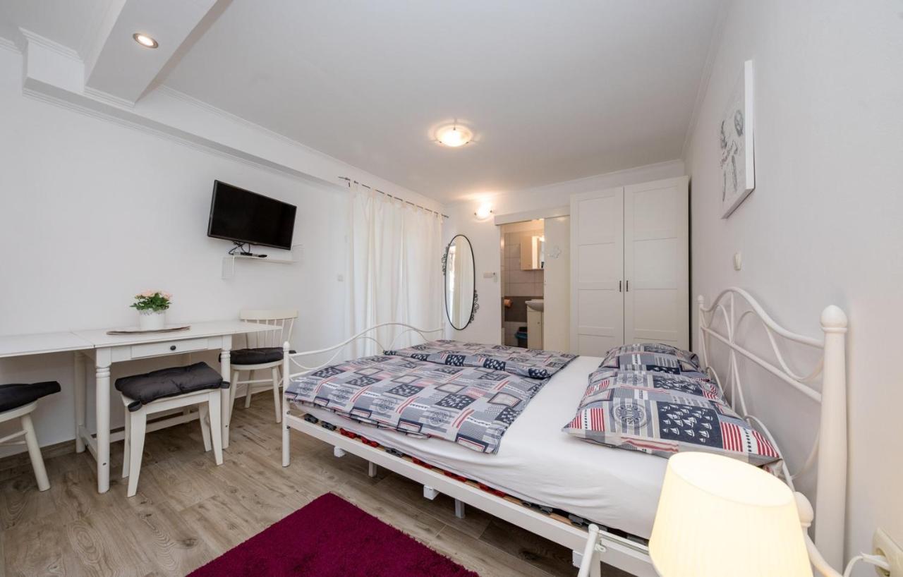 Apartments Makaus Supetarska Draga Eksteriør billede